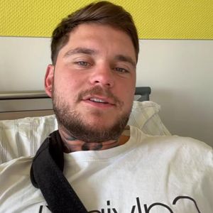 Sturz von Drei-Meter-Mauer: Nico Legat liegt im Krankenhaus