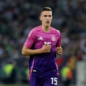 Mini-Fan: So süß wird Nico Schlotterbeck bei EM unterstützt!