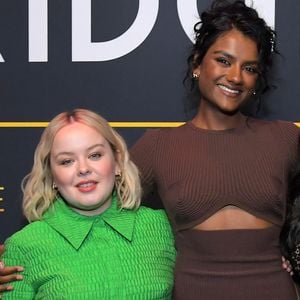 Bodyshaming: Simone Ashley nimmt Nicola Coughlan in Schutz