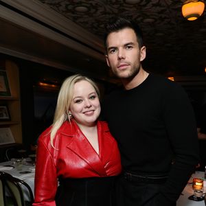 Nicola Coughlan begeistert in einem roten, sexy Lederkleid!