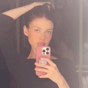 Heiße Posen: Nicola Peltz verblüfft Fans mit neuem Selfie