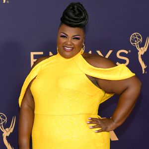 "Nailed It"-Star Nicole Byer moderiert Creative Arts Emmys