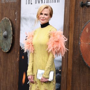 Top oder Flop? Nicole Kidman in fragwürdigem Federfummel!