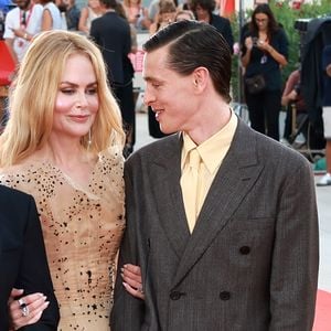 Heiße Szenen: Harris Dickinson lobt Co-Star Nicole Kidman