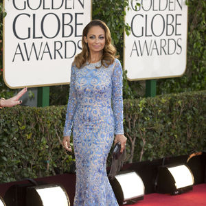Nicole Richie verhindert gekonnt den Busen-Blitzer