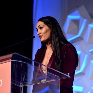 Neu-Mama Nikki Bella spricht offen über ihre Stillprobleme!