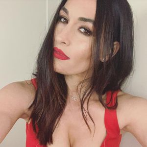 "Aufgebläht": Nikki Bella erklärt Schwangerschaftsgerüchte