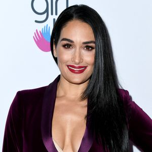 Schwangere Nikki Bella leidet unter geschwollenen Füßen