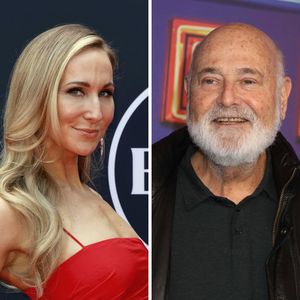 Nikki Glaser zollt Rob Reiner Tribut bei den Golden Globes