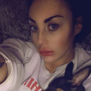 Nikki Manashe, Netz-Star