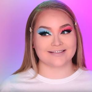 Nach Transgender-Outing: Nikkie Tutorials zurück im Netz