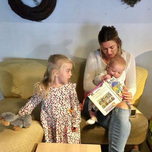 "Vorlese-Mama": Das macht Nina Bott am liebsten mit den Kids