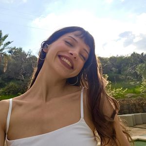Nina Chuba kämpft sich in die Top-drei der Single-Charts