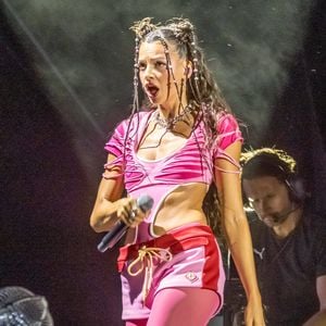 Bei diesen Fans ergreift Nina Chuba schreiend die Flucht