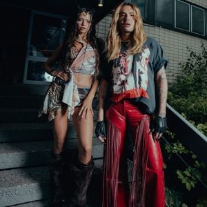 Detox vorbei: Bill Kaulitz überrascht bei Nina-Chuba-Konzert