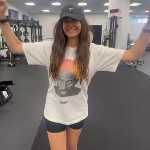 Nach Unfall: Nina Dobrev kann wieder ohne Krücken laufen