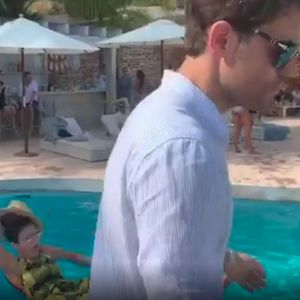 Nach Zoff mit Nina: "Vampire Diaries"-Paul wirft sie in Pool
