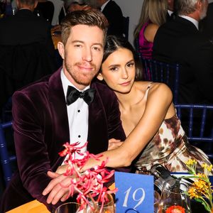 Shaun White überrascht Nina Dobrev mit Besuch im Disneyland