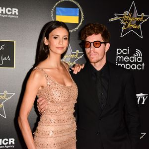 Süßer Anblick: Nina Dobrev und Shaun turteln auf Red Carpet