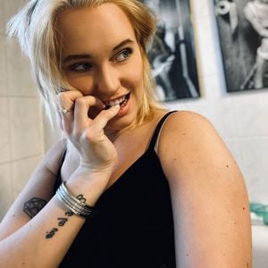 Mit Baby: Bleibt "Temptation Island"-Nina im Erotikgeschäft?