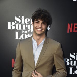Dieser Netflix-Hottie gehört zum "3 Engel für Charlie"-Cast!