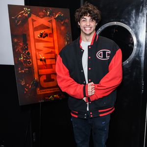Kein Erfolg: So war Netflix-Hottie Noah Centineos 1. Kuss!