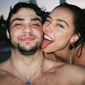 Noah Centineo postet erstes Pärchen-Foto mit Alexis Ren!