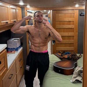 Body aus Stahl: Noah Centineo ist kaum wiederzuerkennen
