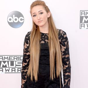 Verdirbt Miley Cyrus ihre 14-jährige Schwester?