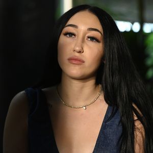 Wegen Hate nach Verlobung: Noah Cyrus wehrt sich im Netz!