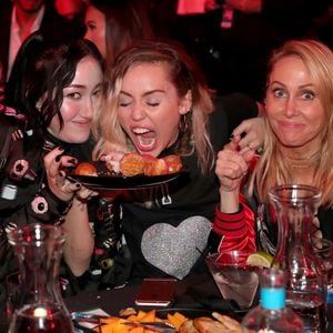 Tish Cyrus ist begeistert von Mileys und Noahs Beziehungen