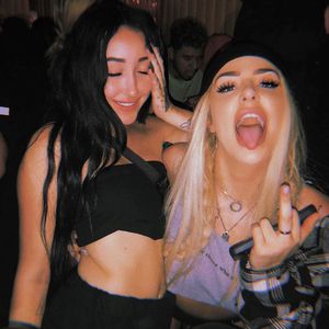 Tana Mongeau klärt auf: Datet sie etwa wirklich Noah Cyrus?
