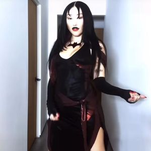 Halloween-Queen? Noah Cyrus rockt einen sexy Gothic-Look