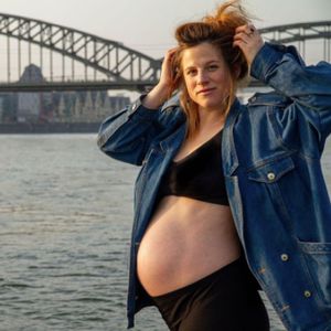 "Kurz vor Explosion": "Unter uns"-Nora zeigt XXL-Babybauch