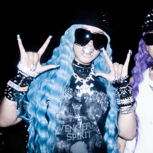 North West präsentiert Fans ihre neuen 14-Karat-Gold-Grills