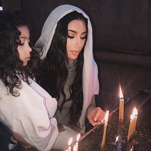 Andächtig: Kim Kardashian gibt Einblicke in armenische Taufe