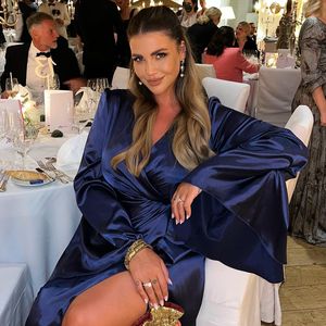 Bei Event: Novalanalove präsentiert Babybauch in Abendkleid