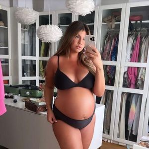 Rund! Novalanalove zeigt ihren XXL-Babybauch in Unterwäsche