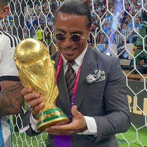 WM-Pokal-Fotos: Ermittlungen gegen "Salt Bae" Nusret Gökçe!