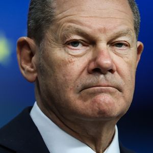 Autsch! Bundeskanzler Olaf Scholz hat Prellungen im Gesicht