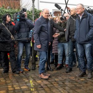 Flut-Fauxpas: Olaf Scholz hat seine Gummistiefel vergessen