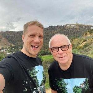 Fallschirmsprung im TV: Fans feiern Mut von Olivers Papa!