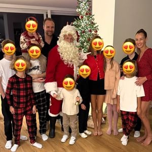 Oliver Pocher teilt Weihnachtsgrüße mit XXL-Patchwork-Family