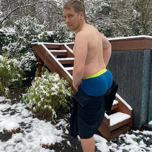 "Erotische Fotos": Oli Pocher veräppelt halb nackt im Schnee