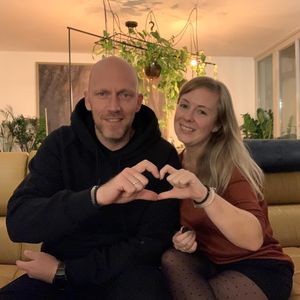 "Hochzeit auf den ersten Blick"-Oli feiert halbes Jahr Ehe