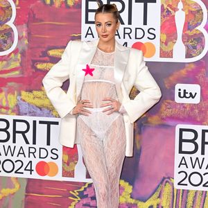 Heißester Look? Olivia Attwood überrascht bei den Brits 2024