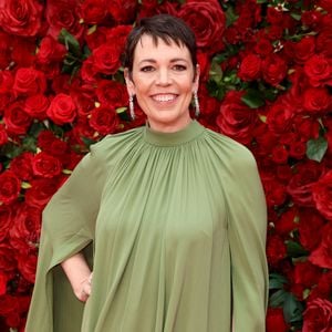 Sehr bescheiden: Olivia Colman versteckt ihre Oscar-Trophäe