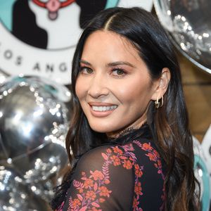 So putzig! Olivia Munns Baby schlummert in Spider-Man-Pose