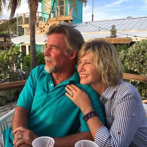 Olivia Newton-Johns (†) Mann teilt Botschaft zum Geburtstag