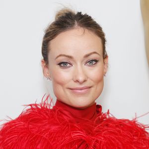 Süße Geschwisterliebe: Olivia Wildes Kids spielen Verstecken